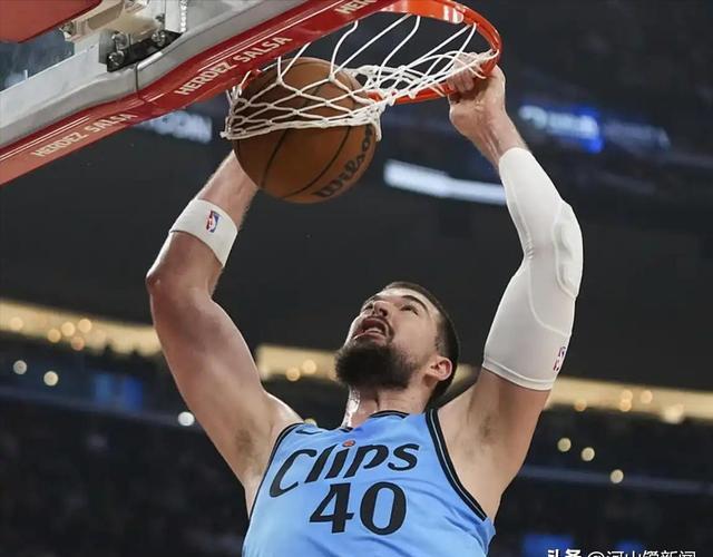 快船惨遭爵士逆转，失去比赛主动权掌握