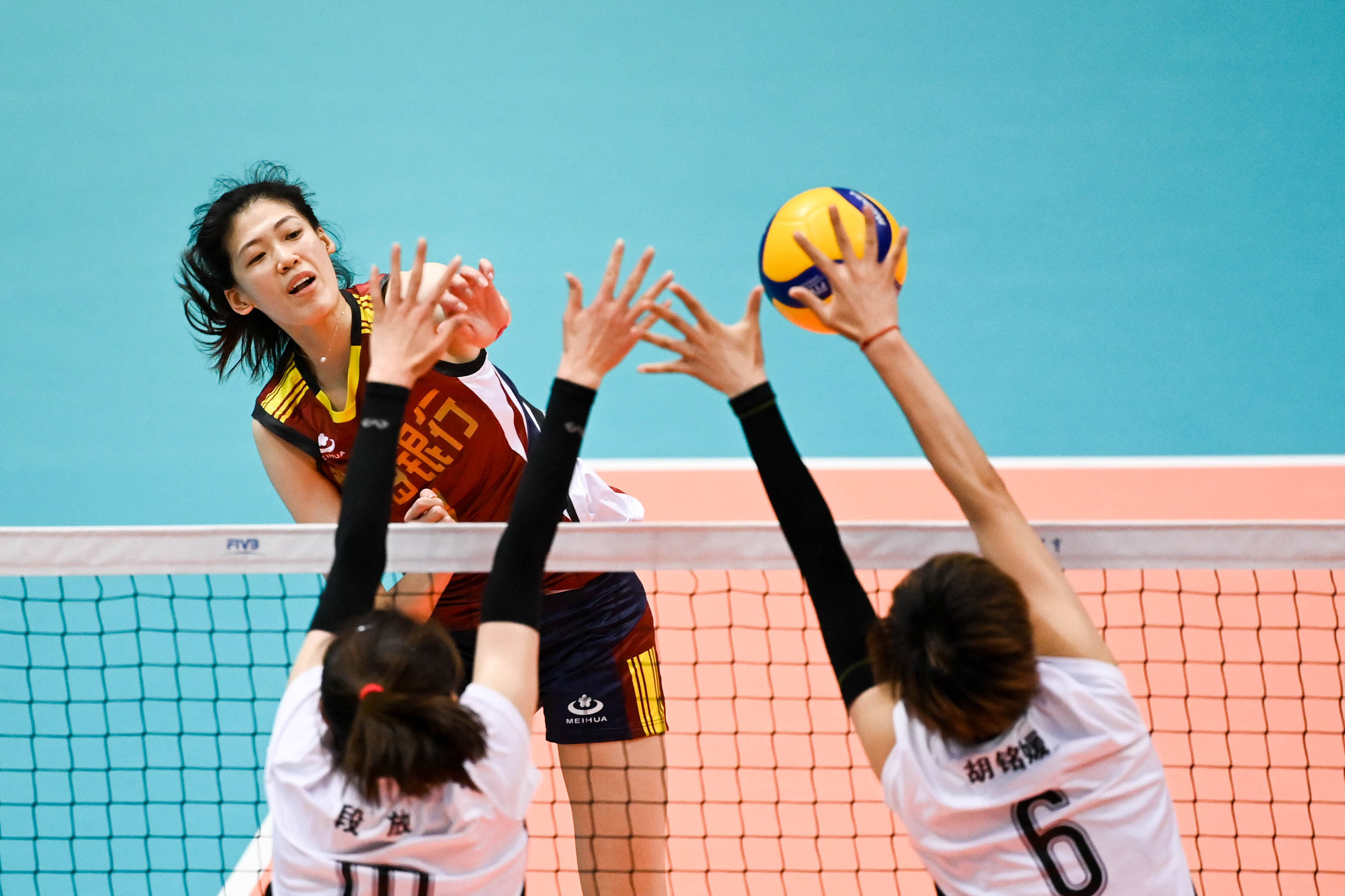 澳大利亚女子排球队惊艳亮相半决赛逆转