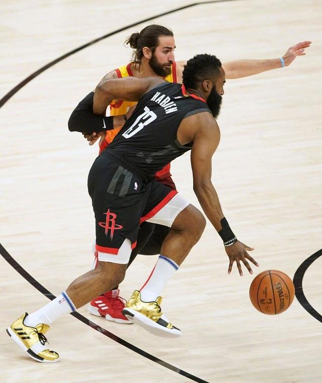 雷速体育直播-火箭完胜吉林队，米切尔高光表现