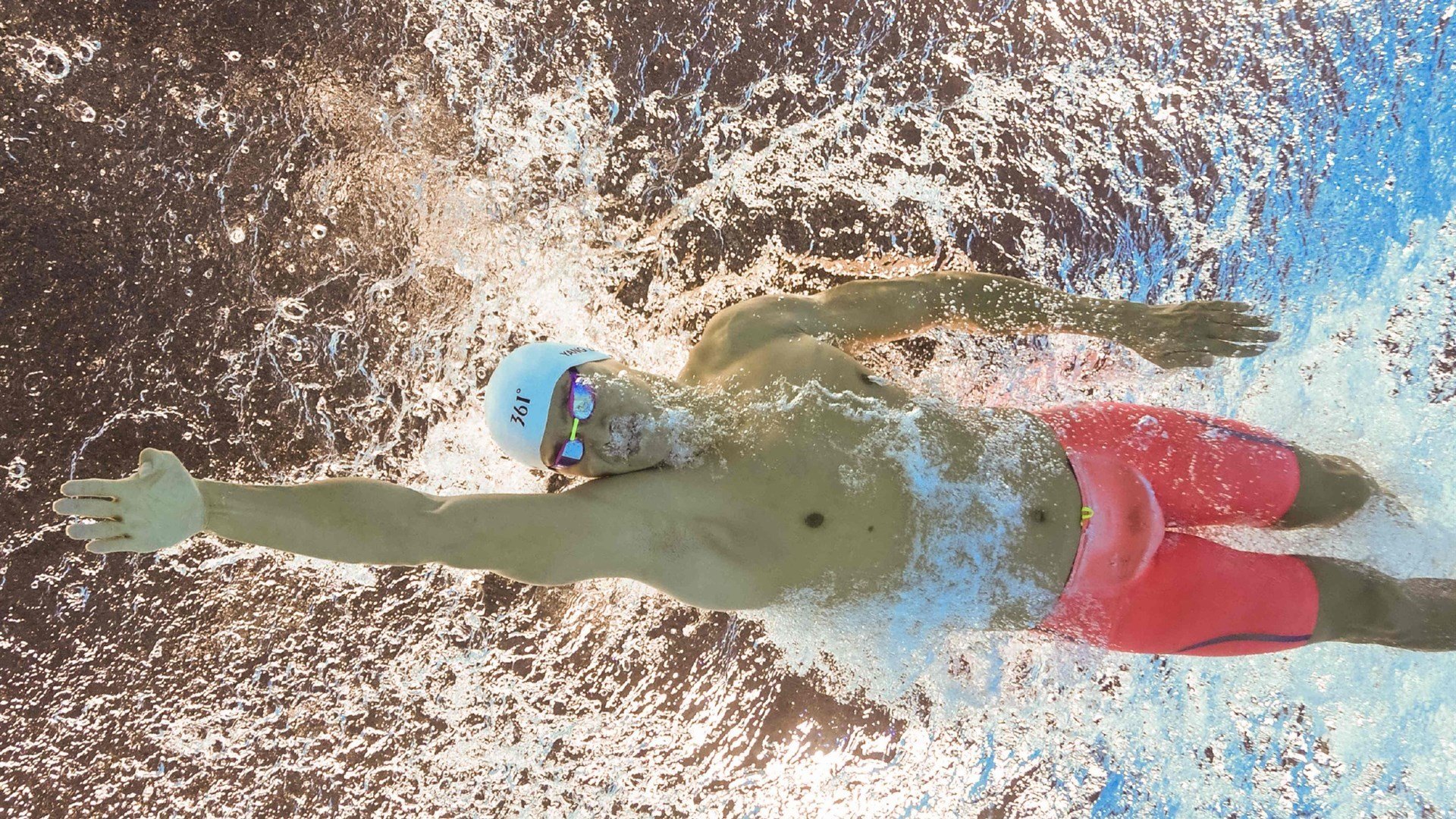 舞台越大越强,卡拉斯科在F1新赛季揭幕战之夜闪耀