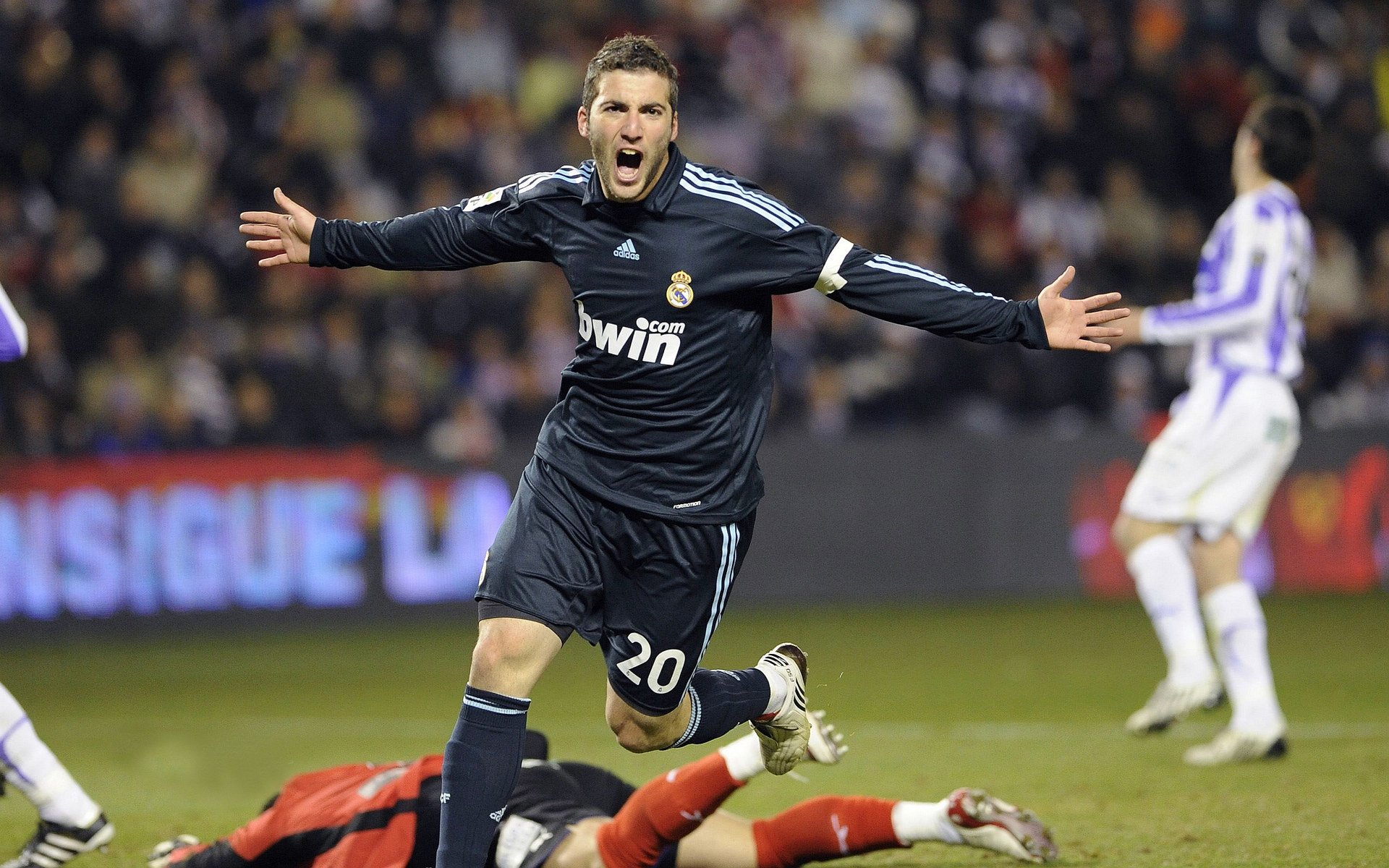 萨内光芒四射，爱尔兰狂胜芬兰背后的战术革命